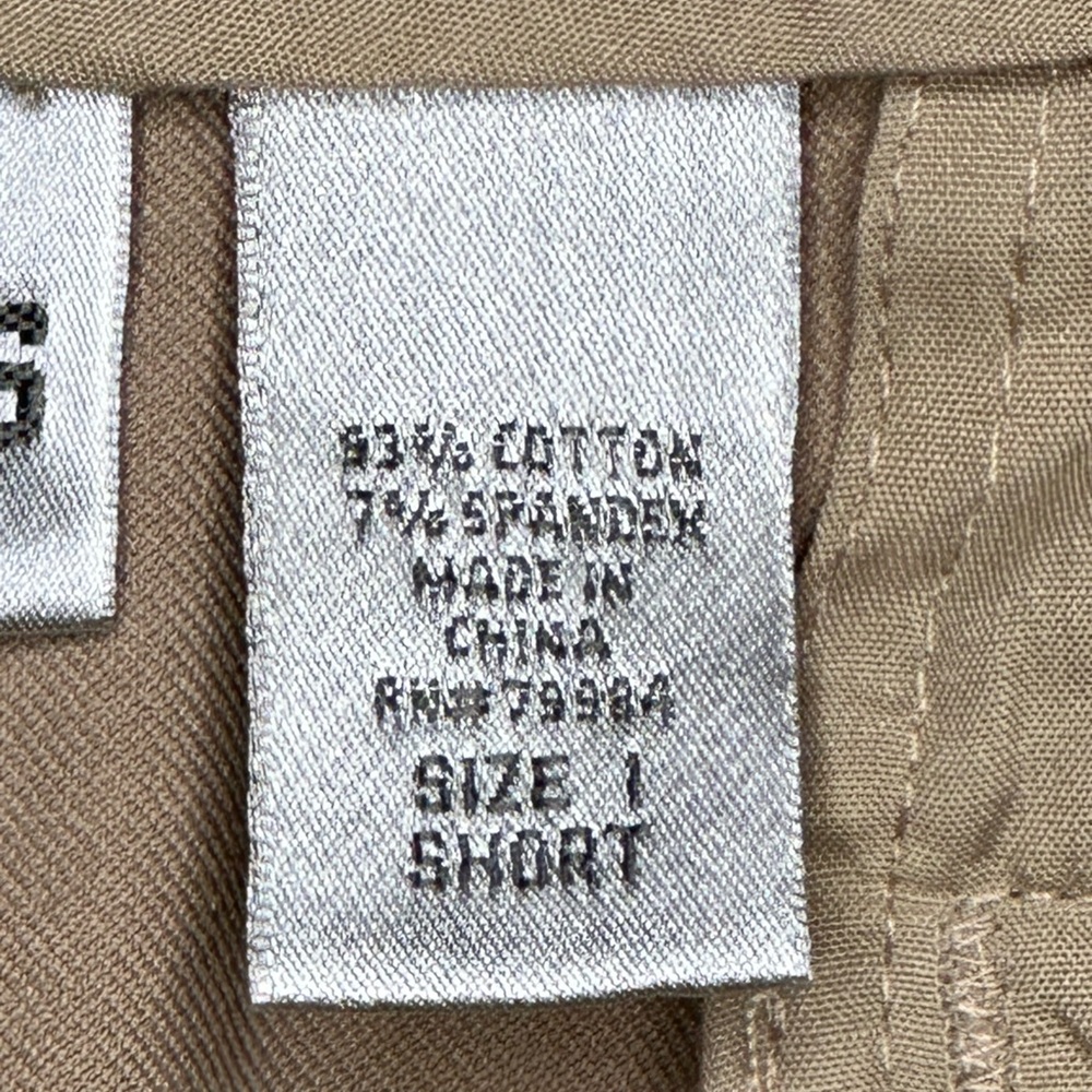 Chico’s Classic Beige Pants Zipper & Hook Closure 2 Faux Back Pockets Sz 1 Short - Picture 5 of 5